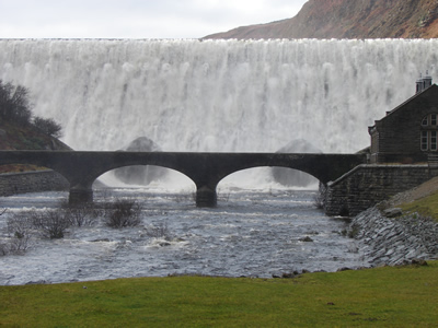 Caban coch Dam